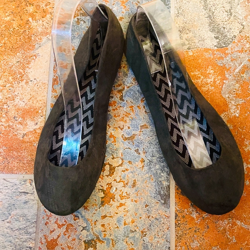 🥿NWOB!! Deep Olive Green Suede-like Comfy Ballet Flats!